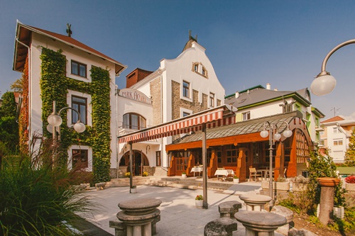 30 Bedroom hotel for sale in Héviz spa resort in Hungary